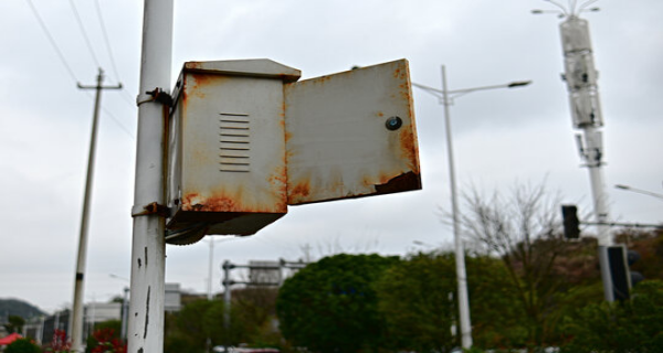 你不知道的“腐蚀模拟器”：盐雾试验到底在测什么？